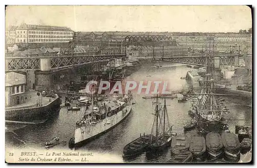 Cartes postales Brest Le Pont National ouvert Sortie du croiseur d Estrees Bateau