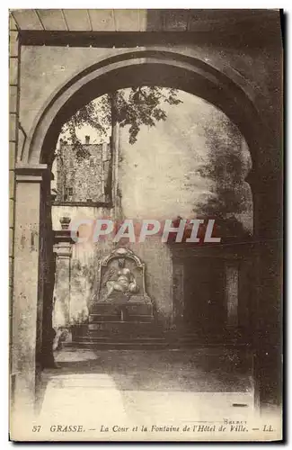 Cartes postales Grasse La Cour et le Fontaine de Hotel de ville