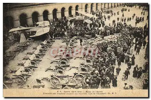 Ansichtskarte AK Musee De L Armee Ensemble des trophees exposes aux Invalides Militaria