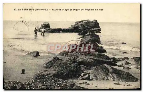 Cartes postales La Bernerie Bord de Plage et Digue de rochers en mer Peche Pecheurs