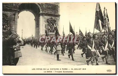 Ansichtskarte AK Militaria Paris Les Fetes De La Victoire Le Defile Troupes Ecossaises