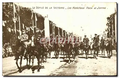 Ansichtskarte AK Militaria Le Defile De La Victoire Les marechaux Joffre et Foch Paris