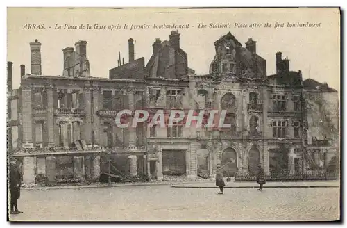 Ansichtskarte AK Militaria Arras La place de la Gare apres le Premier Bombardement