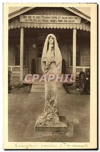 Cartes postales Militaria Cimetiere National de Douaumont Statue de la Resignation