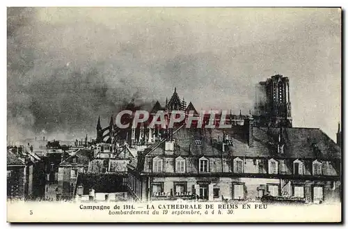 Cartes postales Militaria Campagne de La Cathedrale De Reims En Feu