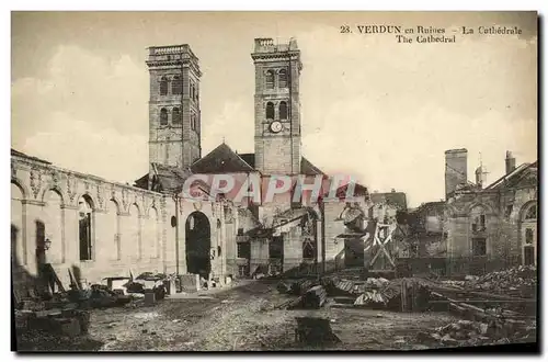 Ansichtskarte AK Verdun en Runes La cathedrale Militaria