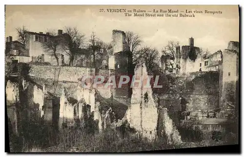 Cartes postales Verdun en Runes La Rue Mazel Les vieux remparts Militaria