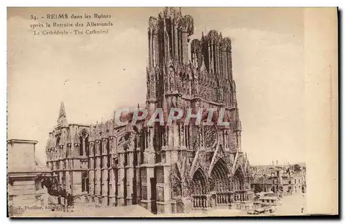 Cartes postales Militaria Reims dans les Ruines La cathedrale