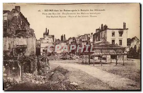 Ansichtskarte AK Militaria Reims dans les Ruines apres apres la retraite des allemands Place des marches Emplacem