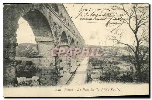 Cartes postales Nimes Le Pont du Gard La route