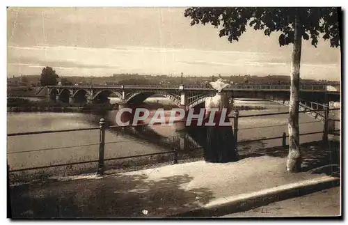 Cartes postales Vichy Promenade et Pont sur L Allier