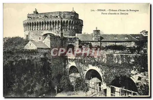 Ansichtskarte AK Dinan Chateau d Anne de Bretagne Porte d entree du donjon