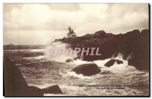 Cartes postales Perros Guirec Le Phare de Ploumanac h un Jour de gros temps