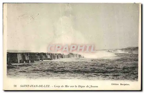 Ansichtskarte AK Saint Jean De Luz Coup de Mer Sur la Digue de Soccoa