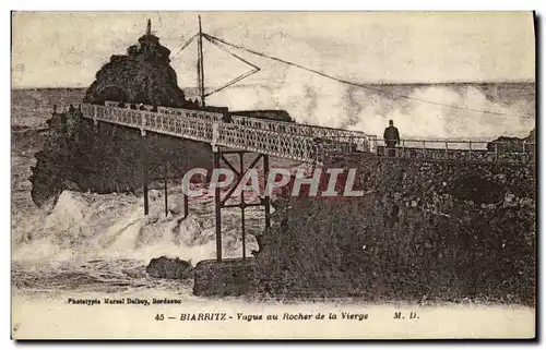 Ansichtskarte AK Biarritz Vague au Rocher de la Vierge