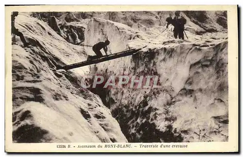 Ansichtskarte AK Asension du Mont Blanc Traversee d une crevasse Alpinisme