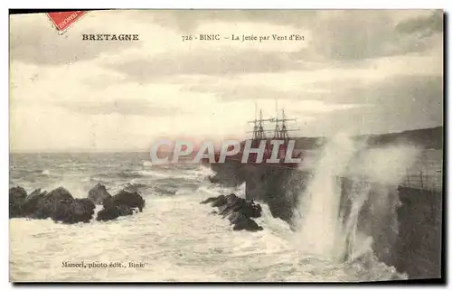 Cartes postales Binic La Jetee par vent d Est Bateau Voilier