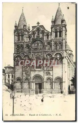 Ansichtskarte AK Angouleme Facade de la Cathedrale