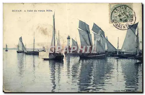 Cartes postales Royan A L abri du Vieux Mole Bateaux