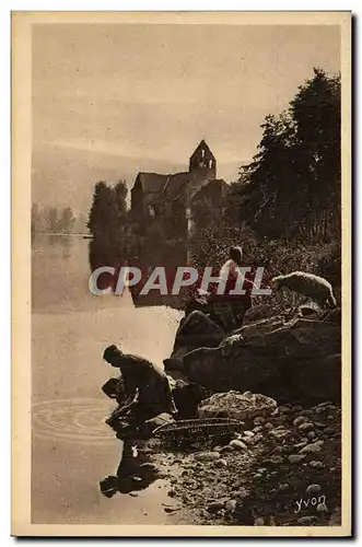 Cartes postales Region du Limousin La chapelle des penitents sur la Dordogne a Beaulieu Lavandiere