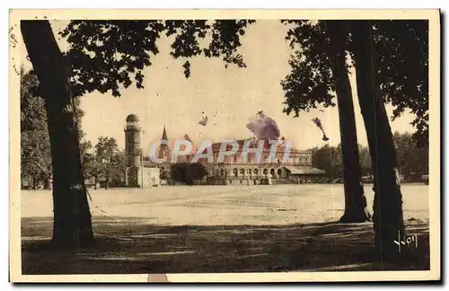 Cartes postales Brive Place du 14 Juillet et le Theatre