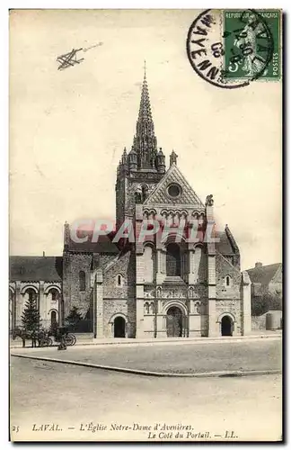 Ansichtskarte AK Laval L Eglise Notre Dame d Avenieres Le cote du portail