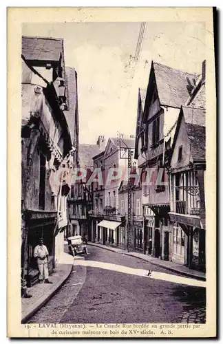 Ansichtskarte AK Laval La Grande Rue Bordee en Grande Partie par de Curieuses Maisons en Bois du XV Siecle