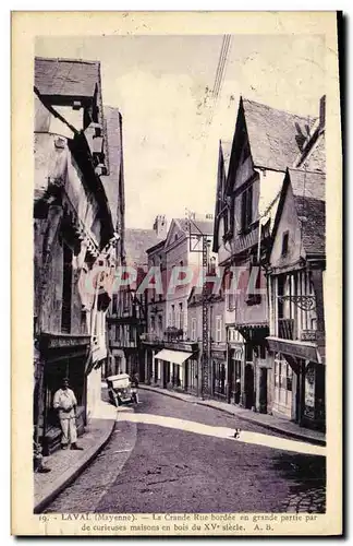 Cartes postales Laval La Grande Rue Bordee en Grande Partie par de Curieuses Maisons en Bois du XV Siecle