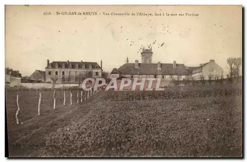 Cartes postales St Gildas de Rhuys Vue d ensemble de l Abbaye face a la mer sur Porthas