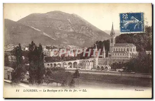 Cartes postales Lourdes La Basilique et le Pic du Jer