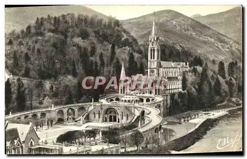 Cartes postales Lourdes Vue d Ensemble sur la Basilique