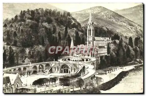 Cartes postales Lourdes La Basilique Et Le Gave