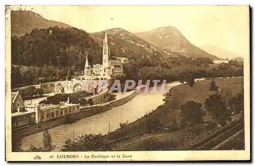 Cartes postales Lourdes La Basilique et le Gave