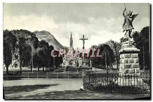 Ansichtskarte AK Lourdes Saint Michel la Croix des Bretons et la Basilique