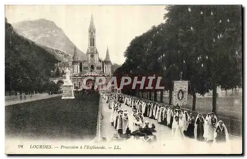 Ansichtskarte AK Lourdes Procession a l Esplanade