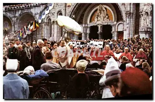 Cartes postales moderne Lourdes Benediction des Malades sur l Esplanade