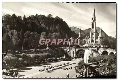 Cartes postales moderne Lourdes Les malades Assistant au Chemin de Croix pendant le Pelerinage du Rosaire