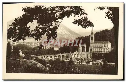 Cartes postales Lourdes La Basilique et la Pic du Jer