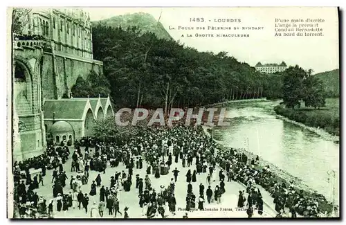 Ansichtskarte AK Lourdes La foule des pelerins se rendant a la grotte miraculeuse