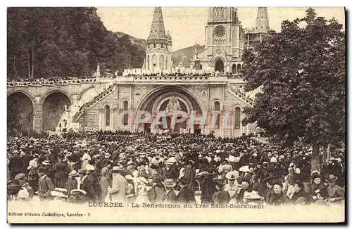 Cartes postales Lourdes La Benediction du Tres Saint Sacrement