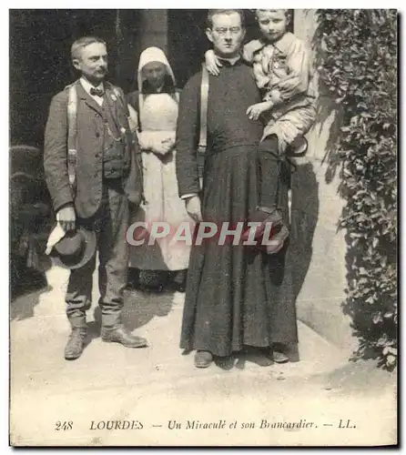 Cartes postales Lourdes Un Miracule et son Brancardier