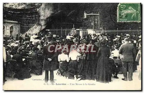 Cartes postales Lourdes Une Messe a la Grotte