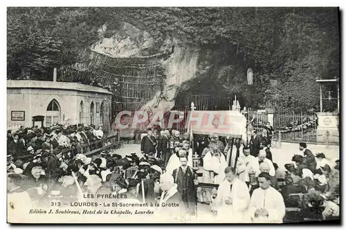 Cartes postales Lourdes Le St Sacrement a la Grotte