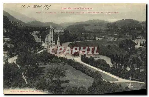 Cartes postales Lourdes Vue plongeante sur l esplanade de la basilique