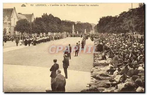 Cartes postales Lourdes L arrivee de la Procession devant les malades