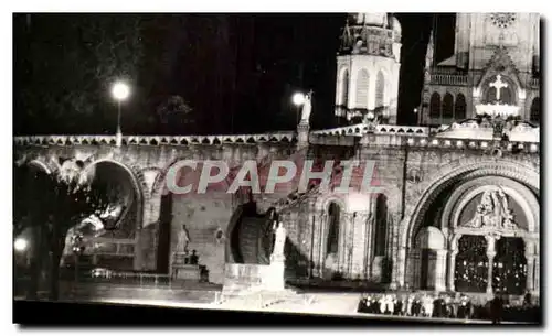 Ansichtskarte AK Lourdes La Basilique llluminee