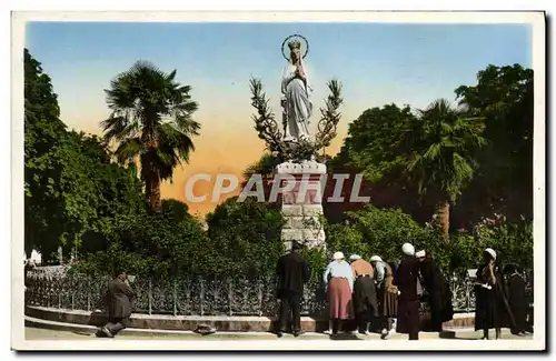 Cartes postales Lourdes La Vierge Couronneee