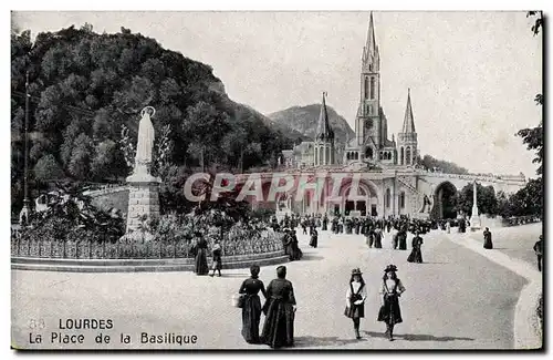 Ansichtskarte AK Lourdes La Place de la Basilique