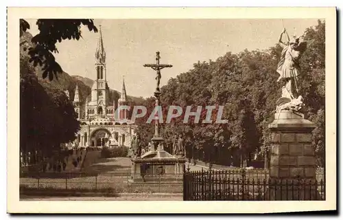 Cartes postales Lourdes La Basilique et l Esplanade