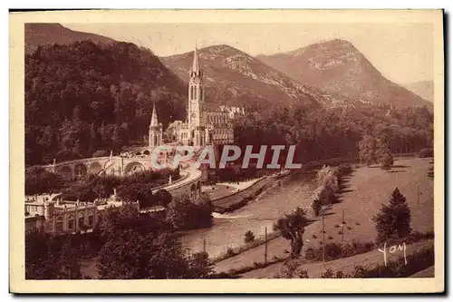 Cartes postales Lourdes La Basilique et le Gave